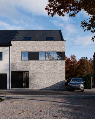 <p>Voor meer info of een bezoek, bel 053 59 49 34 - Op een <strong>rustige locatie</strong> in Smeerebbe (Geraardsbergen) wordt deze <strong>ruime halfopen bebouwing (230 m² bewoonbare oppervlakte)</strong> ontwikkeld met een moderne architectuur. Het perceel telt een oppervlakte van <strong>2are 64ca. </strong>De woning omvat een ruime inkomhal met apart toilet, die toegang geeft tot de ruime en open eet- en leefruimte met <strong>open keuken</strong>. Aansluitend aan de keuken bevindt zich de bergruimte met eventueel nog extra ruimte voor een douche. De grote schuiframen in de leefruimte zorgen voor een <strong>aangename connectie met de tuin. </strong>Op de eerste verdieping zijn er vervolgens twee ruime slaapkamers terug te vinden, alsook een bureauruimte (kan ook dienen als derde slaapkamer). De badkamer is voorzien van inloopdouche en dubbele lavabo. Het toilet bevindt zich apart op deze verdieping. Via een <strong>vaste trap </strong>kan men de zolder bereiken waar er in samenspraak met de bouwpromotor nog extra afwerking kan worden voorzien (slaapkamers, bureau, hobbyruimte,…). <strong>De afwerking van deze woning kan volledig zelf worden gekozen.</strong></p>
<p><strong>*Prijzen vermeld in de advertentie betreft prijs excl. BTW en kosten</strong></p>