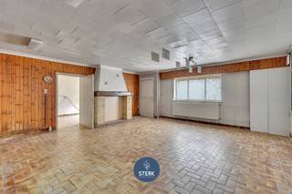 TE RENOVEREN HOEVE MET UITZONDERLIJKE BIJGEBOUWEN OP EEN RUIM PERCEEL ! <br /><br />We vinden dit pand met een bewoonbare oppervlakte van 1141 m² terug op een perceel van 25a 01ca in Veldwezelt-Lanaken. <br /><br />Voor meer informatie, neem zeker een kijkje op onze website via de volgende link: <br />https://www.sterkvastgoedmakelaars.be/detail/te-koop-woning-lanaken/7602383?dosearch=True&flowstatus=ForSale,ForSaleReserved,ForSaleWithBid,ToCompleteForSale,SoldUnderReserve,Sold&pageindex=1&pagesize=12&searchpage=ForSale&sortdirection=DESC&sortfield=pub_flowstatus&transactiontype=Sale