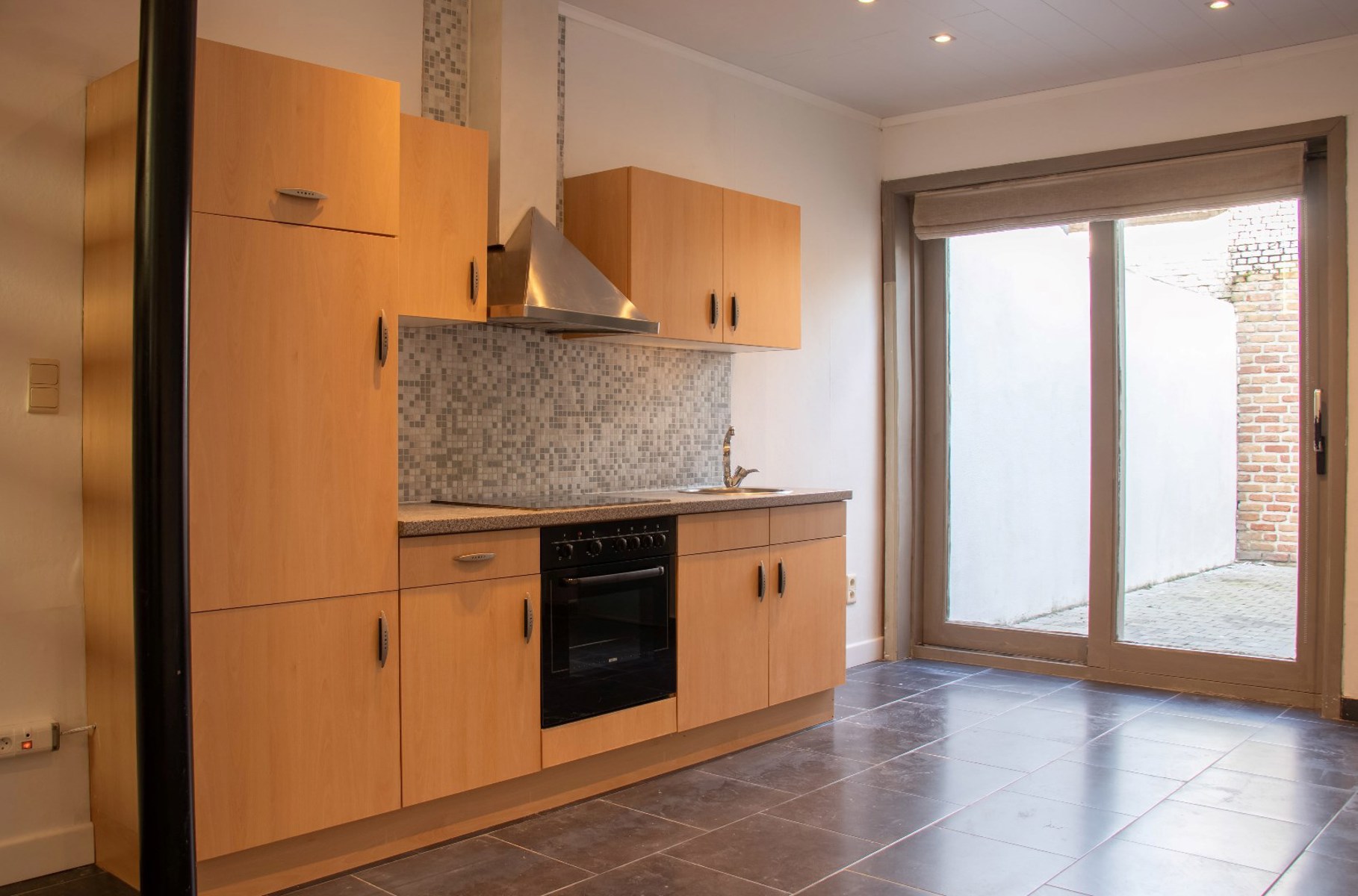 Gerenoveerde rijwoning met 2 slaapkamers - foto 5
