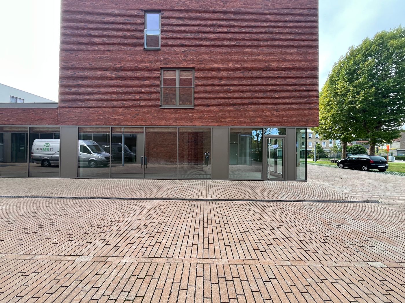 Nieuwbouw handelsruimte van 92 m² in het centrum van Hamme - foto 4