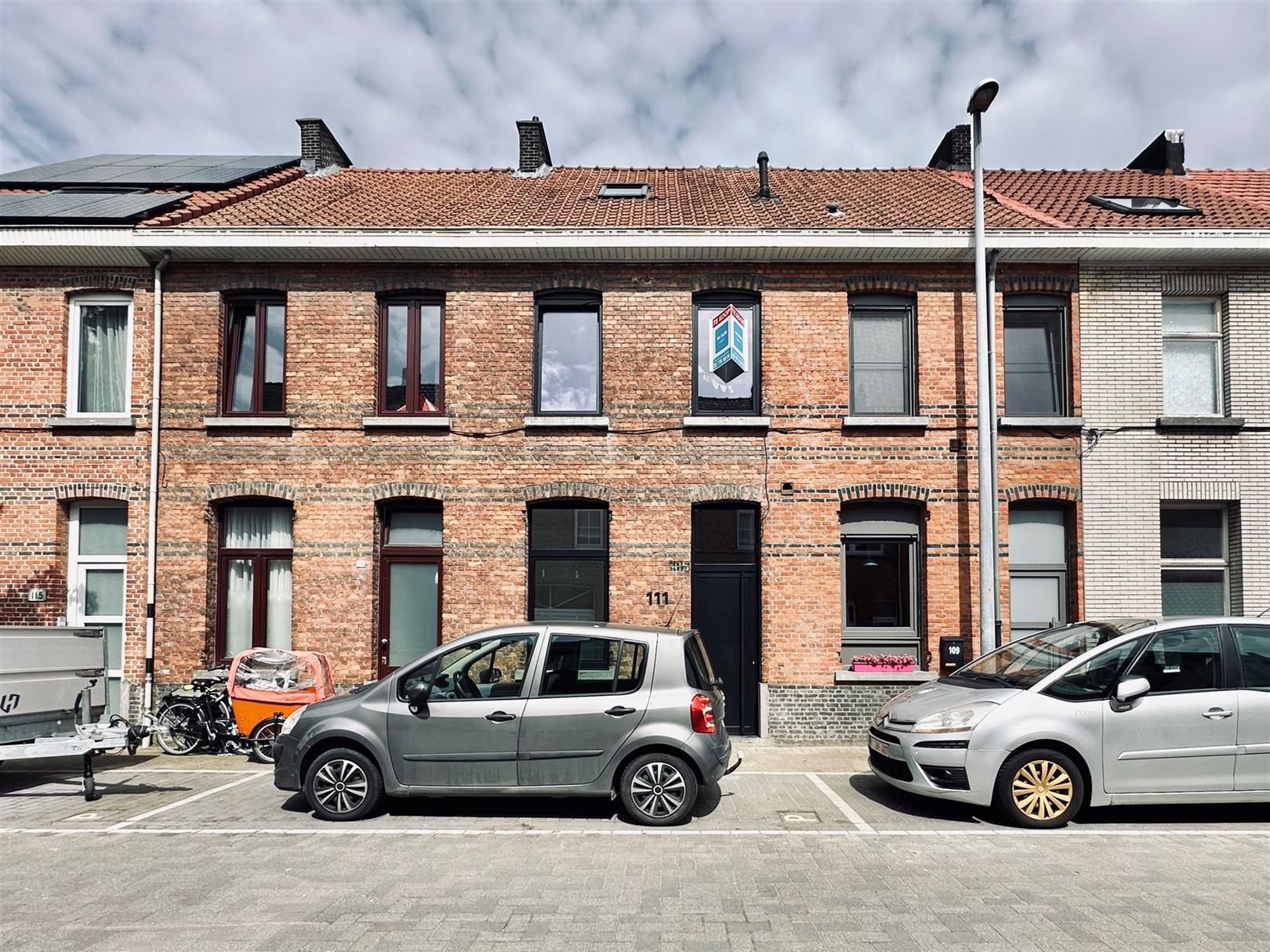 Volledig gerenoveerde woning met tuin - foto 1