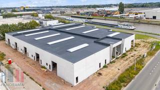 Op een strategische locatie in Evergem bevindt zich dit gloednieuwe bedrijfsgebouw met een oppervlakte van 623 m². De opslagruimte beschikt over...