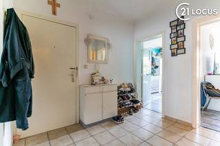 <p><span>Looking for a move-in ready apartment that combines comfort, natural light and a practical layout? This well-maintained apartment offers approximately 85 m² of living space and is an excellent opportunity for both owner-occupiers and investors.</span></p>
<p><span>The bright living area benefits from large windows, creating a pleasant and inviting atmosphere throughout the day. The recently renovated kitchen has been finished in a contemporary style and offers everything you need for comfortable everyday living.</span></p>
<p><span>The apartment features two spacious bedrooms, a well-kept bathroom and a sunny south-facing terrace where you can relax and enjoy the sunshine from morning until evening.</span></p>
<p><span>Comfort is further enhanced by recently installed windows fitted with insect screens throughout the apartment. The property also benefits from compliant electrical installation, gas-fired central heating and a favourable energy performance, contributing to lower energy costs.</span></p>
<p><span>Ideally located close to shops, schools, public transport and major access roads, this apartment combines peaceful living with excellent accessibility.</span></p>
<p><span>A perfect opportunity for anyone looking for a ready-to-move-in apartment in a convenient location.</span></p>
<p><span>Contact Century 21 Locus today to arrange your viewing.</span></p>