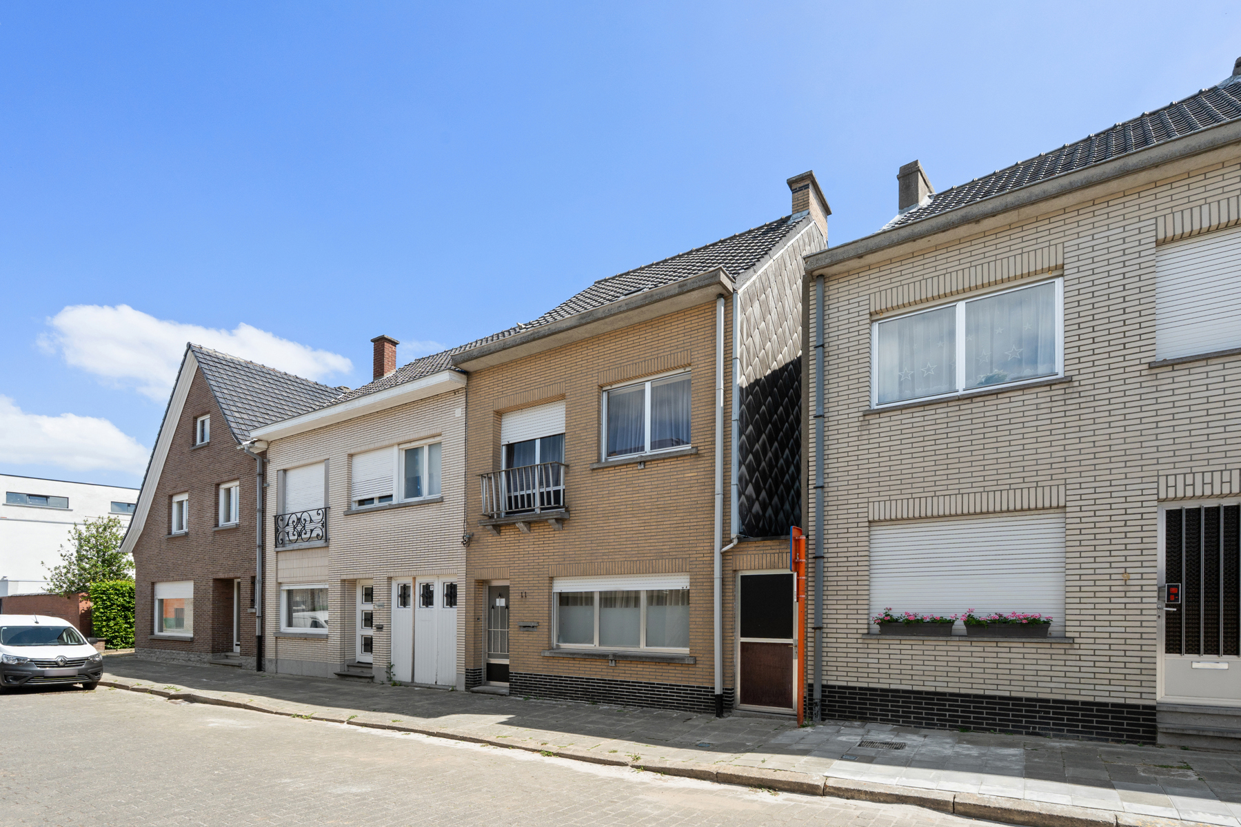 Op te frissen eengezinswoning nabij centrum - foto 1