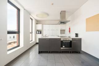<p>Moderne studio in Antwerpen, vlak bij Park Spoor Noord en ’t Eilandje.</p>

<p>Deze studio combineert een centrale ligging met een sterke investeringswaarde in een bruisende stadsomgeving. Dankzij de uitstekende bereikbaarheid via invalswegen en openbaar vervoer geniet je hier van een toplocatie qua mobiliteit en connectiviteit. Park Spoor Noord en ’t Eilandje liggen vlakbij en vormen het perfecte decor voor ontspanning, horeca en stadsleven. De praktische indeling en de aantrekkelijke ligging zorgen bovendien voor een hoog rendement en een sterke verhuurbaarheid. Ideaal voor wie comfortabel wil wonen of gericht zoekt naar een interessante investering in Antwerpen.</p>

<p>Belangrijkste ruimtes:<br />• Woon &amp;amp; slaapkamer (15 m²) met aangename leefruimte en natuurlijke lichtinval.<br />• Keuken in open verbinding met de leefruimte.<br />• Badkamer (4 m²) met praktische indeling.</p>

<p>Troeven:<br />• Hoog rendement en gegarandeerde verhuurbaarheid dankzij de centrale ligging.<br />• Uitstekende bereikbaarheid via openbaar vervoer en belangrijke invalswegen.<br />• Park Spoor Noord en ’t Eilandje op korte afstand.</p>

<p>Neem vandaag nog contact op voor meer informatie of een bezoek. JOUW DROOMAPPARTEMENT. ZO GEVONDEN!</p>