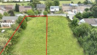 Non loin du centre de Tubize, joli terrain plat à bâtir de plus de 12 ares. Il offre la possibilité d'y construire une belle villa avec un...