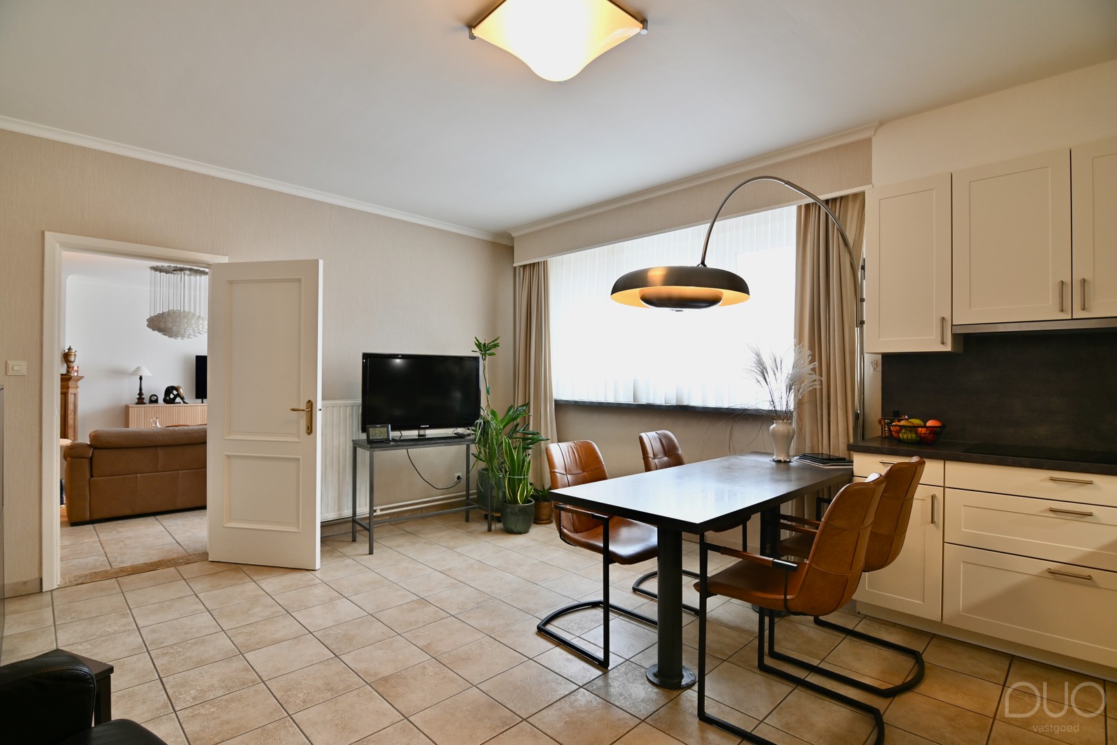 Ruim en luxueus afgewerkt 3-slaapkamerappartement (155 m²) met privé-inkom, kelder en garage in Heers - foto 5