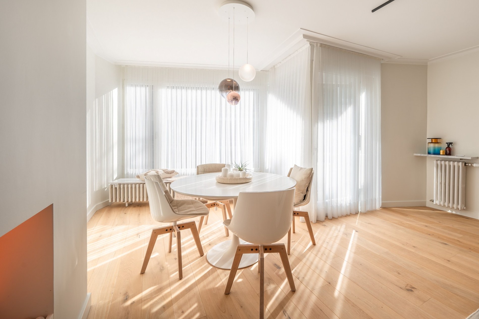 Stijlvol en volledig gerenoveerd appartement op wandelafstand van zee en het commerciële centrum. - foto 4