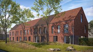 Lot 1: Deze gesloten bebouwing in hedendaagse stijl heeft 4 slaapkamers, een inpandige garage, een autostaanplaats, een inrichtbare zolder, een bewoonbare oppervlakte van +/- 230 m² en heeft een perceel van +/- 311 m². De woning is gelegen in De Weverie in Deerlijk. De Weverie is een nieuwe woonbuurt met 16 energiezuinige huizen. Het zijn stuk voor stuk duurzame woningen met 2 bouwlagen en een hellend dak. Kom thuis in deze rustige, autoluwe buurt. Centraal in de wijk vind je een prachtig stadspark. Kinderen amuseren zich ten volle in deze autovrije groenzone. De bomen, bloemen en extensieve beplanting zorgen voor biodiversiteit in de hele buurt.<br /><br />Interesse of vragen? Meer info op matexi.be/deerlijk of contacteer vrijblijvend onze sales consultant op 056 38 03 15.<br /> 