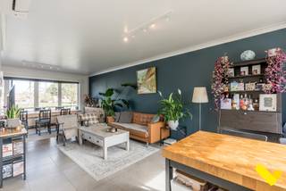 Instapklare bel-etage op topliggingOntdek deze knappe bel-etagewoning die ruimte, comfort en veelzijdigheid perfect combineert!Op het gelijkvloers...