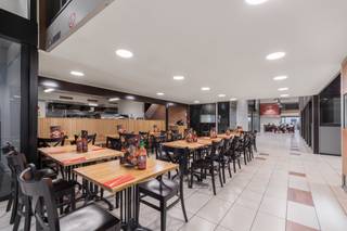 In het hart van de Antwerpse 'Diamantwijk', op wandelafstand van Antwerpen Centraal, vindt u dit uitstekend gelegen horecapand in de...