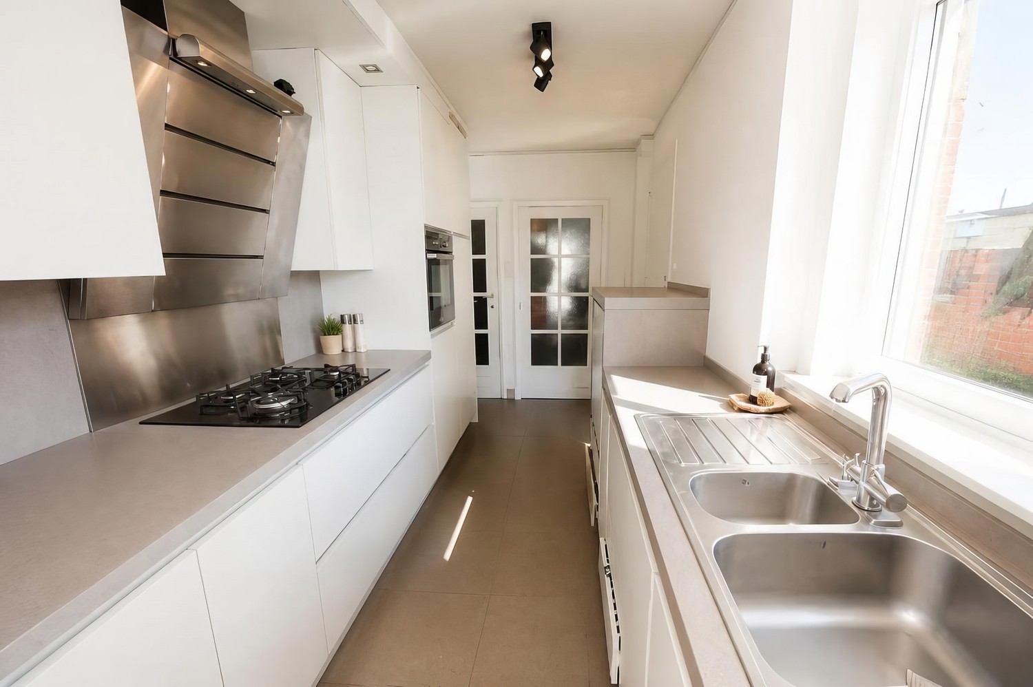 Move-in ready home with 3 bedrooms and attic in Ostend! - photo 4
