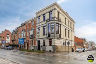 Authentiek en stijlvol gerenoveerde herenwoning in hartje Tongeren – Kruissteenweg 16.Deze prachtige herenwoning geniet van een uiterst centrale...