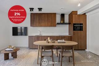 <h2><span>Energiezuinig en compleet appartement gelegen in de Burgemeester Bollenstraat 38 in Hasselt</span></h2>
Dit appartement te koop biedt alles wat je zoekt: comfort, duurzaamheid en een topligging. Het is gelegen vlak bij alle hotspots van Hasselt, met winkels, horeca en scholen op wandelafstand. Of je nu op zoek bent naar je eerste appartement in Hasselt, een nieuwe start of een slimme investering, hier woon je zorgeloos en in het centrum van Hasselt.<br /><br />Het appartement combineert een open, lichte leefruimte met een moderne open keuken met zicht op het tuintje. Verder geniet je van een slaapkamer met parketvloer, een nieuwe badkamer met inloopdouche en lavabo, een apart gastentoilet en vloerverwarming. Dit appartement, gelegen op het gelijkvloers biedt ook de mogelijkheid om een autostaanplaats bij te kopen.<br /><br />De combinatie van warmtepomp, zonnepanelen en vloerverwarming zorgt voor een EPC A, een laag energieverbruik en een hoog wooncomfort. Er is ook een wachtleiding voorzien voor het plaatsen van een laadpaal.<br /><br /><strong>Wat is er INBEGREPEN?</strong>

<ul>
	<li>Gemeenschappelijke fietsenberging</li>
	<li>Het appartement is professioneel geschilderd ter waarde van € 6.000</li>
	<li>Verlichting werd reeds geïnstalleerd ter waarde van € 1.500</li>
</ul>
<strong>Zin om dit appartement van dichtbij te ontdekken?</strong><br />Mail carine@optie-m.be of bel haar op 0478 41 58 70. Ze maakt graag tijd voor jou!<br /><br />*Prijs is exclusief kelderberging en aansluitkosten<br /><br />Wens je graag een gratis en vrijblijvende schatting van je woning? Contacteer ons gerust voor een afspraak.<br /><br />VG - WG -  GMO - GVKR - GVV