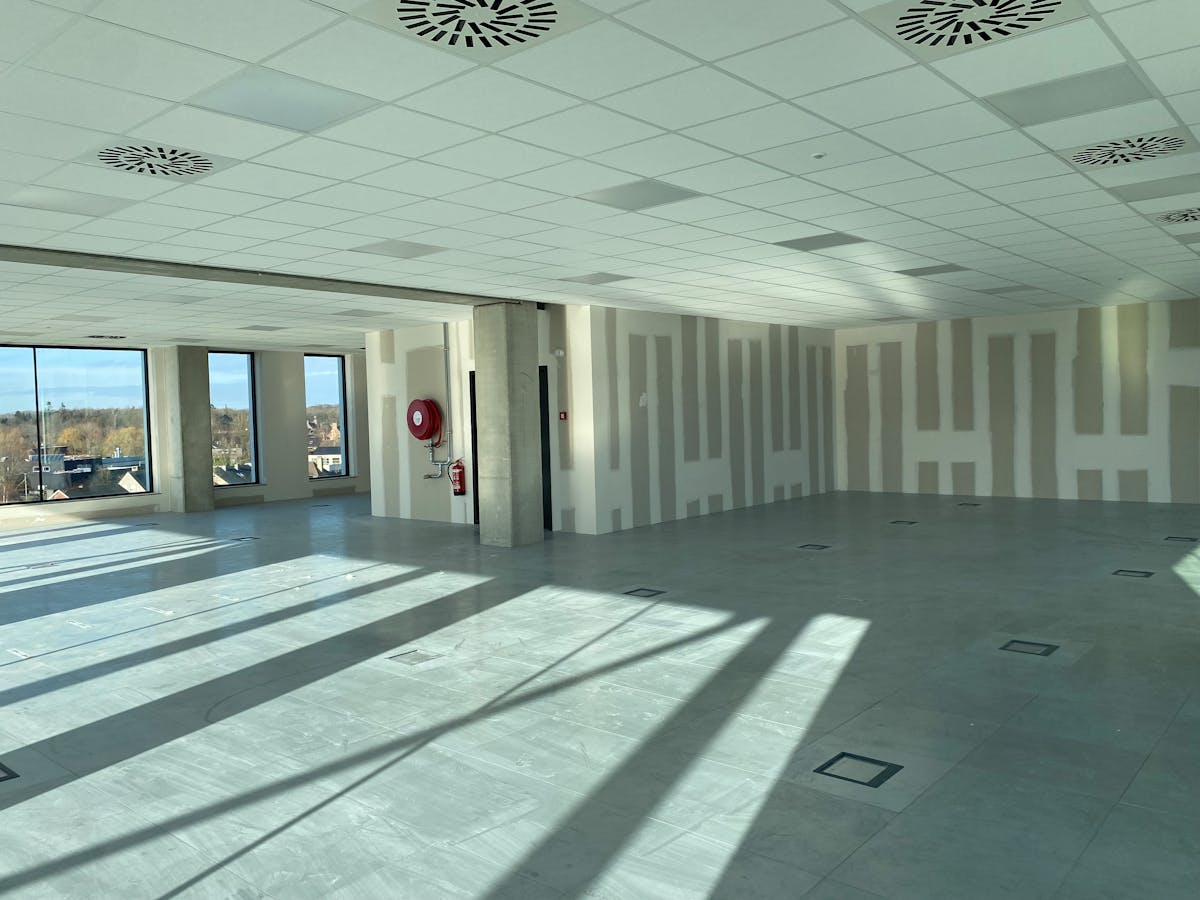 Nieuwbouw kantoorruimte van ca. 893 m² in R. Plaza Roeselare - foto 4