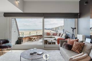 Res. Long Beach.<br />Discrete verkoop: appartement gelegen in residentie Long Beach, met spectaculair frontaal zeezicht en verlengde van kustlijn richting Rubensplein.<br />Uniek in zijn soort! <br />Ref. A731C