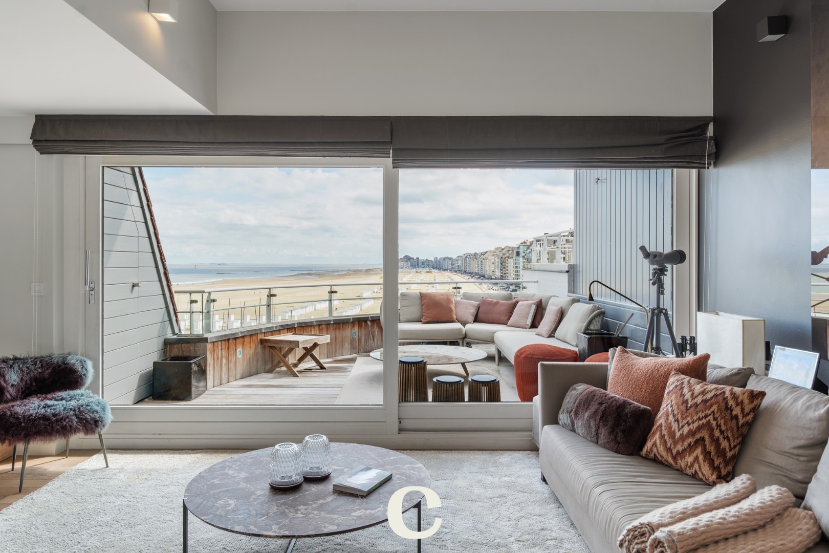 Discrete verkoop: appartement gelegen in residentie Long Beach, met spectaculair frontaal zeezicht en verlengde van kustlijn richting Rubensplein. - photo 3