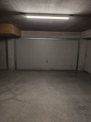 Te koop: gesloten dubbele garage in Sint-Idesbald, op korte afstand van de zeedijk. Deze ruime en volledig afgesloten garagebox bevindt zich in de...