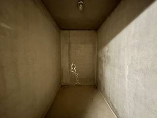 Op zoek naar extra ruimte om uw spullen netjes en veilig op te bergen?<br /><br />De berging bevindt zich in een goed onderhouden gebouw, namelijk residentie Conincklijke Passage te centrum Roeselare.<br />Deze praktische berging biedt de perfecte oplossing voor wie nood heeft aan bijkomende opslagruimte, ideaal voor archief, verhuisdozen, seizoensmateriaal, gereedschap, ...<br /><br />Perfect voor bewoners of externen die extra bergruimte nodig hebben.<br /><br /><strong>Ook wild geworden van deze berging? <br />Twijfel niet langer en leg vandaag nog uw bezoek vast! </strong>