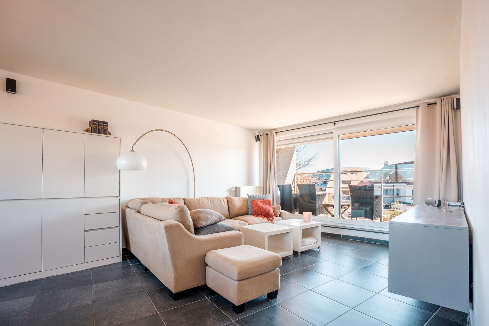 Volledig instapklaar 2 slaapkamer appartement met 2 terrassen vlakbij het centrum van Waregem. - foto 2