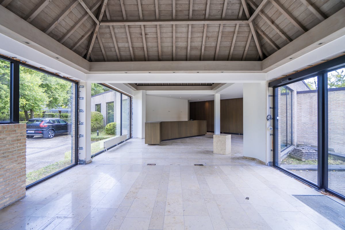 Op te frissen kantoorgebouw te koop in Kortrijk - foto 4