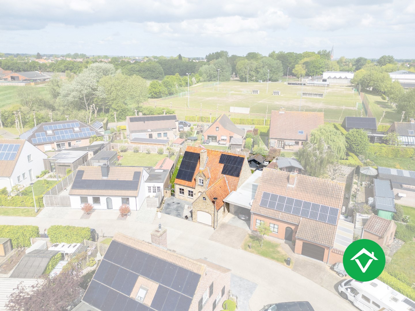 Landelijke gezinswoning met rustige ligging, 3 slaapkamers en een inpandige garage - foto 2