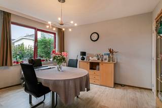 Welkom in Haacht! Op de eerste verdieping van een centraal gelegen gebouw in het hart van Haacht vind je dit ruime appartement met een...