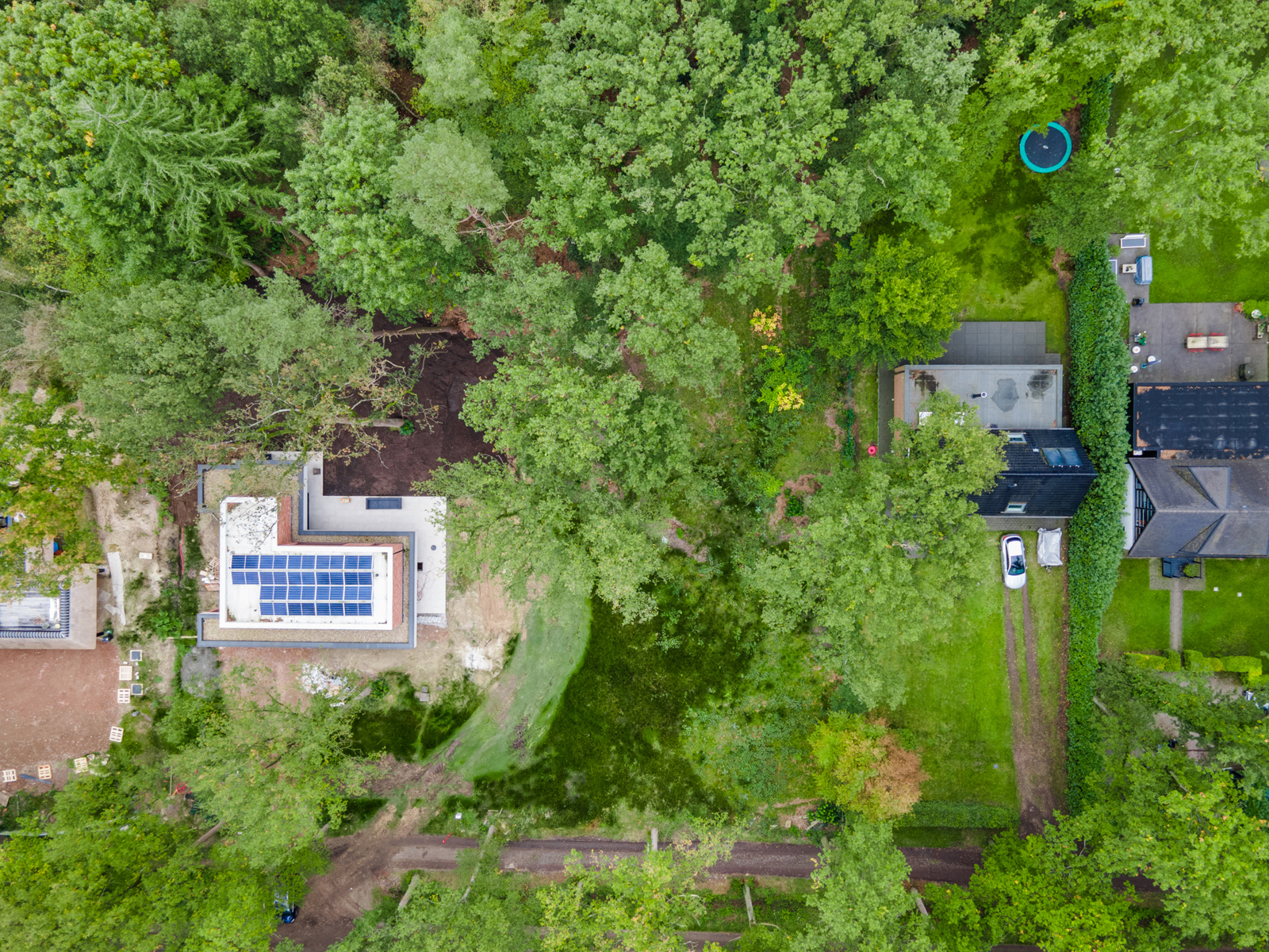 Bouwgrond van 2700 m² gelegen op een residentiële locatie. - foto 5