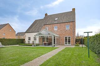 Contacteer Frederik voor een afspraak op het rechtstreeks nummer 0468 15 17 75 of mail naar Frederik@bellesvastgoed.be. Tot snel! Deze ruime,...