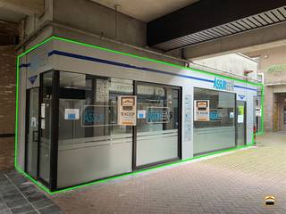 Gunstig gelegen handelsruimte van 167m², nabij het centrum van Sint-Truiden Dit handelspand treffen we aan binnen shopping Cicindria, nabij het...