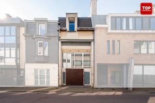 Op zoek naar een stijlvolle en lichtrijke woning met een unieke architectuur, vlakbij het centrum van Sint-Niklaas? Dan is deze prachtige...