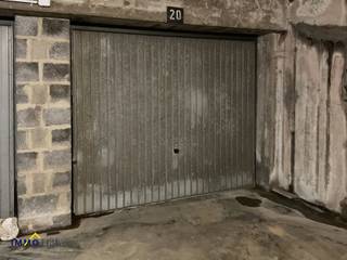 Ondergrondse garagebox (G20) gelegen in Residentie “De Marlier”.De box zelf is ongeveer 2,7m breed en 6m diep. Algemene toegang tot alle garageboxen...