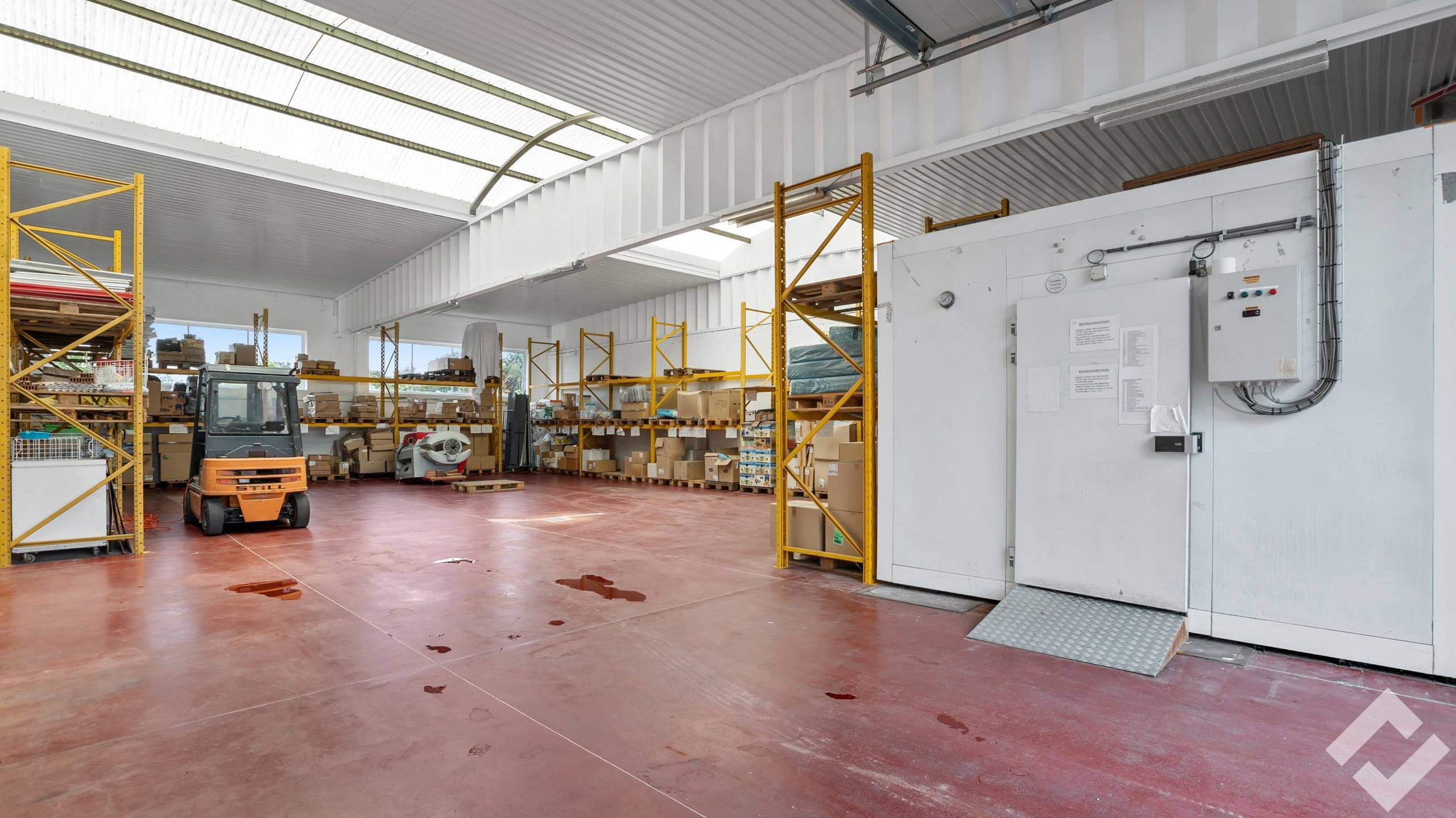 Opmerkelijk commercieel gebouw met woning, werkplaats en handelsruimte! - foto 4