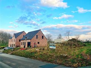Zoek je een nieuwe thuis in de omgeving van Geraardsbergen? Ontdek dan deze prachtige nieuwbouwwoning met rustige en goede ligging in...