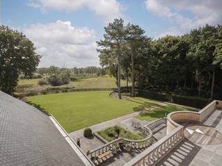 Gelegen aan de rand van het schitterende natuurreservaat De Kalmthoutse Heide, op een privéterrein van 63.880 m², biedt deze...