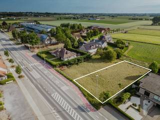 Op een uitstekende locatie in het charmante Bellegem bieden wij u deze prachtige bouwgrond van 1.000 m² aan, geschikt voor het realiseren van...