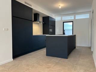 Bent u op zoek naar een instapklare woning? Graag ook een zongerichte tuin? Mis deze kans niet.Deze woning werd het afgelopen jaar volledig gestript,...