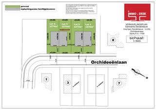 Heeft u altijd al energiezuinig en rustig willen wonen? Maak dan zeker kennis met deze residentieel gelegen halfopen bebouwing (nieuw te bouwen) in een rustige, groene omgeving (doodlopende straat) te Denderleeuw en dichtbij belangrijke invalswegen (E40, N45). Deze 3-gevel woning houdt rekening met tal van factoren. Zo kiest u bijvoorbeeld zelf het ontwerp en de afwerking die het best bij u passen en staat er een sterk accent op comfort, lichtinval, milieuvriendelijkheid en kwalitatieve materialen.

Het gelijkvloers van de voorbeeldwoning omvat een inkomhal, grote leefruimte met open keuken en prachtig zicht op de tuin.  Buiten is er ook ruimte voor 2 autostaanplaatsen voorzien. Verder is er op de benedenverdieping een gastentoilet en berging. Met drie slaapkamers, badkamer, apart toilet en berging op de verdieping en nog een zolderverdieping sluit het ontwerp perfect aan bij de noden van ieders wensen.

De opgegeven prijzen zijn excl. RR op de grond en BTW op de constructie en wanneer er gebouwd wordt volgens huidig plan en volgens de afwerking/ materialen voorgesteld in het lastenboek, met inbegrip van volledig ingerichte keuken, badkamer, toiletten, centrale verwarming, zonnepanelen, driedubbele beglazing, warmtepomp, vloerverwarming op het gelijkvloers en in de badkamer,…