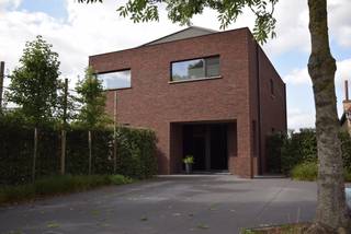 TE KOOP in OLSENE in de FONTEINSTRAAT 10 Mooi gelegen stuk bouwgrond voor het bouwen van een open bebouwing. Opp lot 1 : +/- 664 m² Prijs : €...
