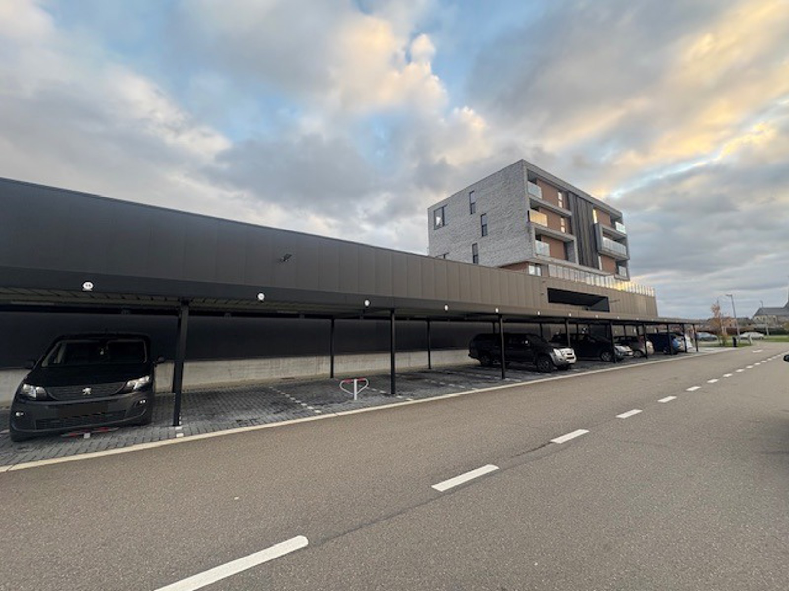 Te koop: Overdekte parkeerplaats op toplocatie in Bree - foto 3
