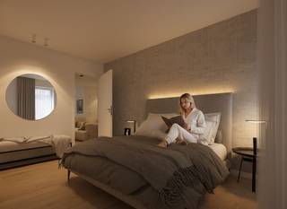 <p>Nest 186 is een kleinschalig en kwalitatief nieuwbouwproject met zeven BEN-appartementen, gelegen op een uitzonderlijke locatie in Mariakerke. Hier woon je in alle rust, op een steenworp van het natuurreservaat Bourgoyen-Ossemeersen, terwijl ook de bruisende binnenstad van Gent vlot bereikbaar blijft. De combinatie van een groene omgeving, uitstekende bereikbaarheid en alle dagelijkse voorzieningen in de onmiddellijke nabijheid maakt van Nest 186 een ideale woonplek voor wie comfort en levenskwaliteit centraal stelt.</p><p>Het project omvat appartementen met één, twee en drie slaapkamers, ontworpen met oog voor ruimte, licht en hedendaags wooncomfort. De architectuur combineert tijdloze materialen met innovatieve technieken, wat resulteert in een stijlvolle uitstraling en een duurzame woonervaring. Grote raampartijen zorgen voor een aangename lichtinval en versterken het gevoel van openheid en verbinding met de omgeving.</p><p>Op vlak van duurzaamheid onderscheidt Nest 186 zich door zijn uitstekende energieprestaties. Dankzij geothermische warmtepompen, zonnepanelen, performante isolatie, vloerverwarming en een ventilatiesysteem D behalen de appartementen indrukwekkende E-peilen tussen E13 en E18. Dit vertaalt zich niet alleen in een aangenaam binnenklimaat, maar ook in een aanzienlijk lager energieverbruik en lagere woonkosten.</p><p>Daarnaast werd ook aandacht besteed aan praktisch comfort, met een ruime fietsenberging voor fietsen en bakfietsen, voorzieningen voor elektrische laadpalen en een uitstekende verbinding naar Gent, de R4, E40 en E17. Als extra voordeel genieten bewoners bovendien van een vermindering van 50% op de onroerende voorheffing gedurende vijf jaar. Nest 186 staat voor duurzaam, comfortabel en toekomstgericht wonen op een unieke locatie.</p>