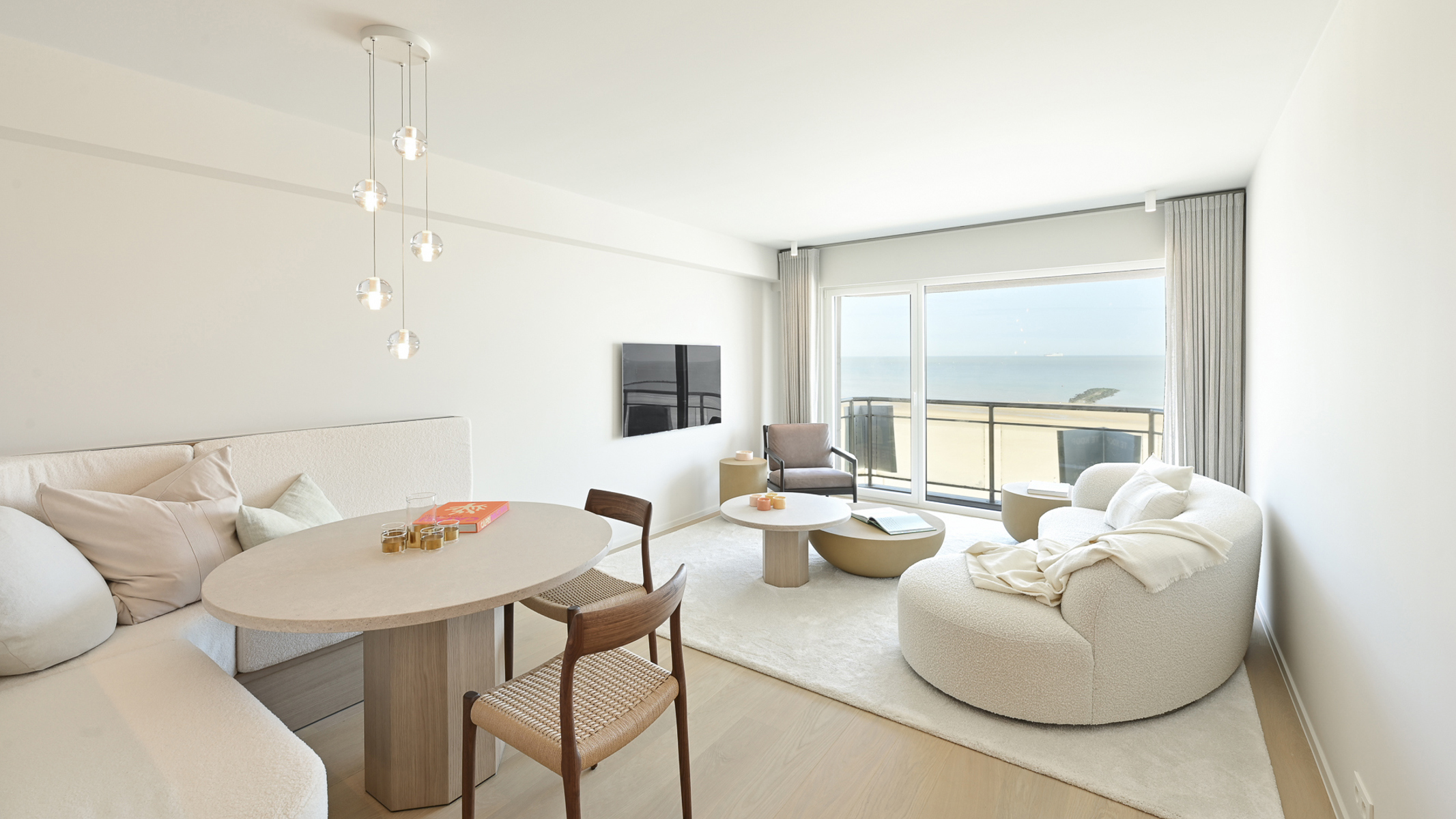 Volledig vernieuwd appartement op de zeedijk van Duinbergen - foto 1