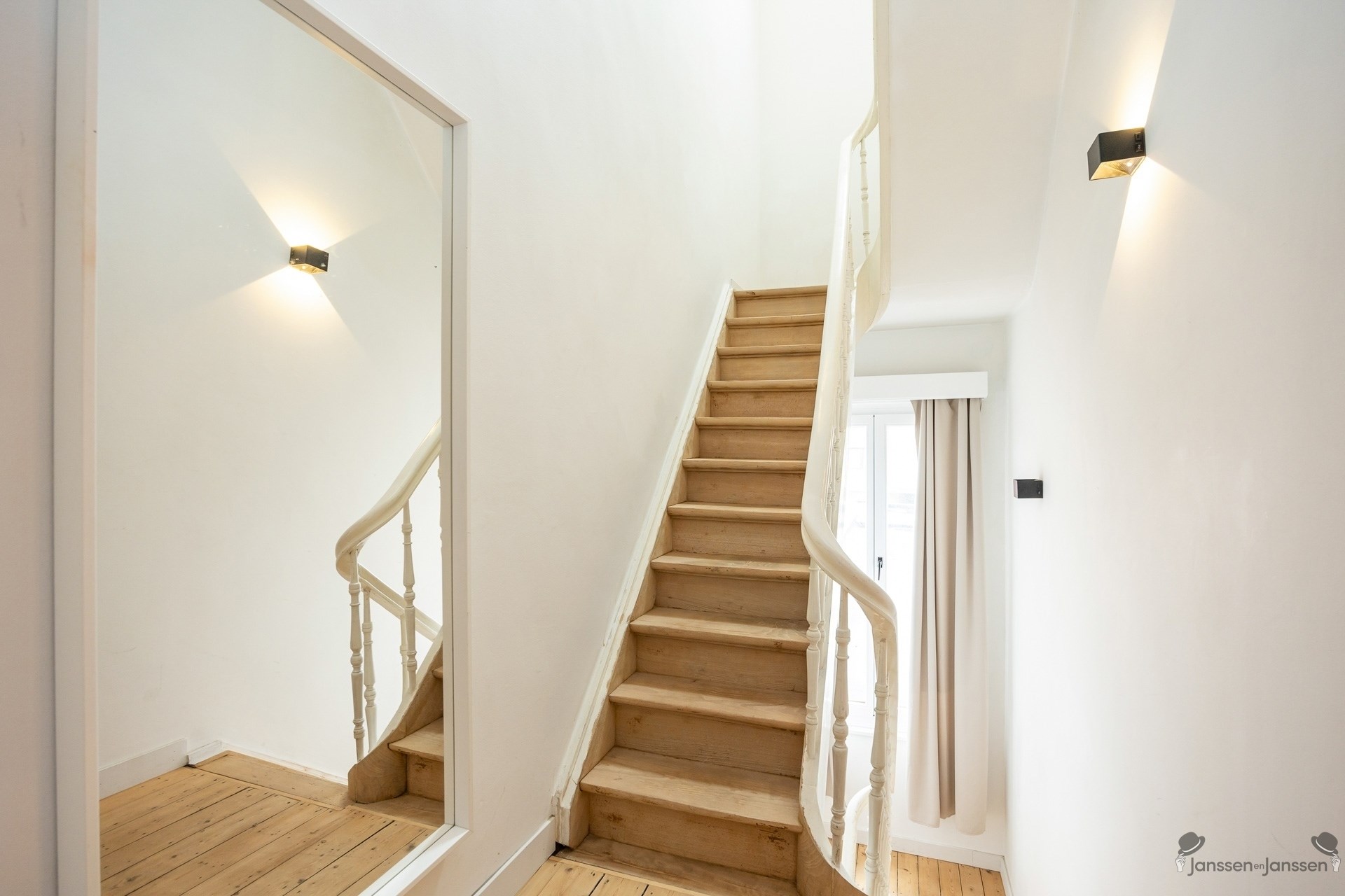 Instapklare woning met vernieuwde designkeuken, 4 slaapkamers en garage in hartje Brasschaat - foto 3