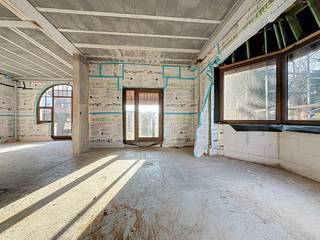 Uitstekend gelegen villa, op enkele minuten wandelen van het strand (300m v/d KYC)  en op 280m van het centrum van Sint-Idesbald.  De woning werd...