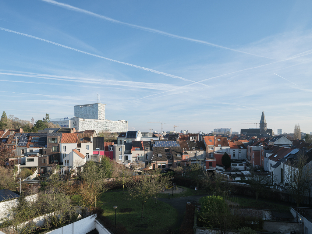 Ruim en lichtrijk 3 slpk appartement met terras nabij het station Gent-Sint-Pieters - foto 5