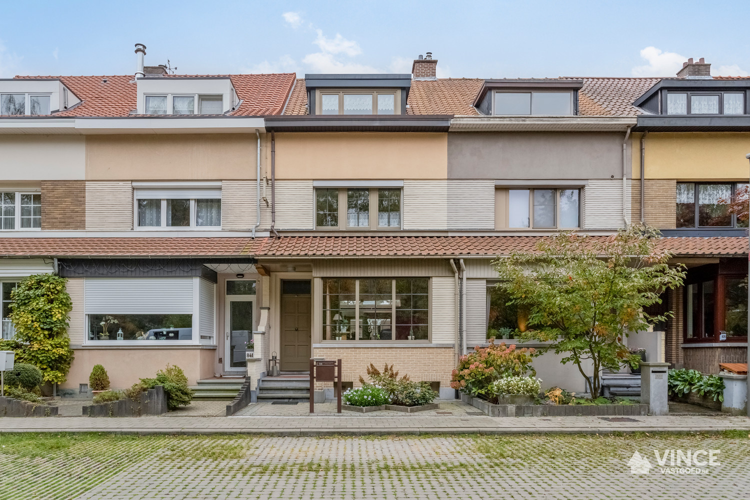 Gezellige rijwoning met tuin en garage in rustige doodlopende straat te Merksem - foto 1