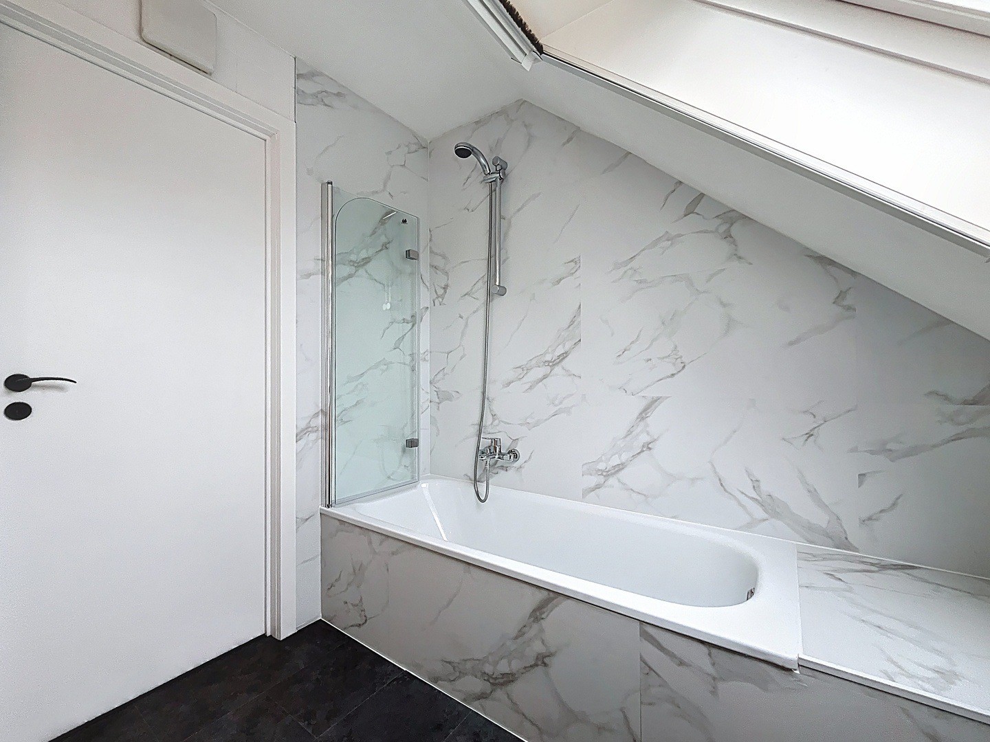 Instapklare, gerenoveerde villa in het hart van Kontich waar rust en comfort gegarandeerd worden - foto 5