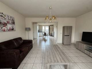 Ruim gelijkvloers appartement met 2 slaapkamers, terras en autostaanplaats te Kinrooi. ALGEMEEN:- Appartement gelegen op de gelijkvloerse...