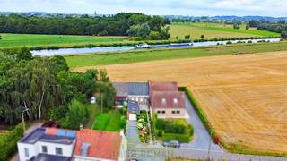 Cette charmante maison est située dans une impasse extrêmement calme ! À l'arrière de la maison, vous pouvez profiter d'une vue sur l'Escaut...