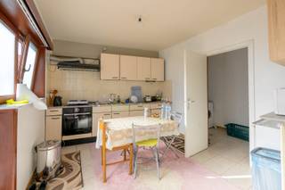 Op enkele minuten van het bruisende centrum van Evergem, bieden wij u in de "Patrijzenstraat 190" deze gezinswoning aan. De woning is uiterst...